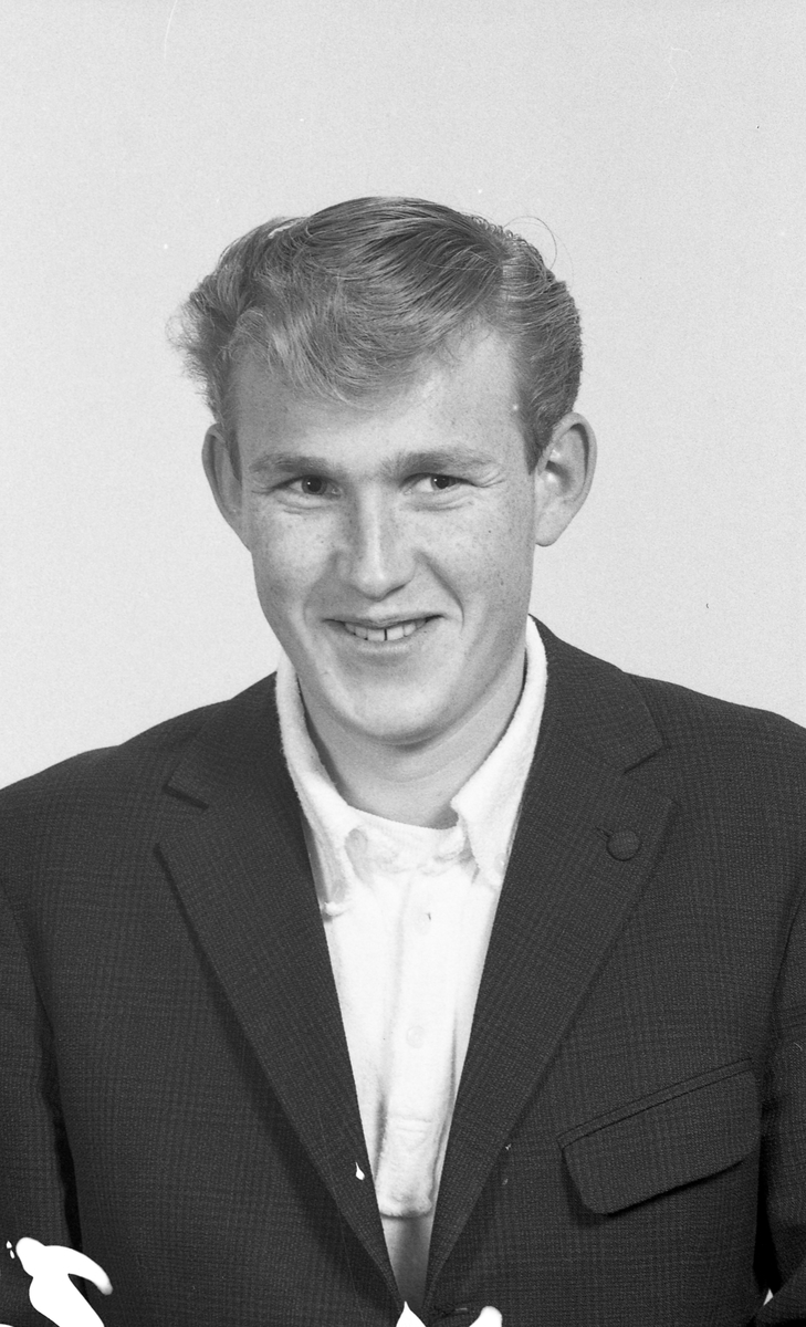 Portrett. Stuertelevene og lærere 1970-71. Bestilt av Haugesund kokk- og stuertskole