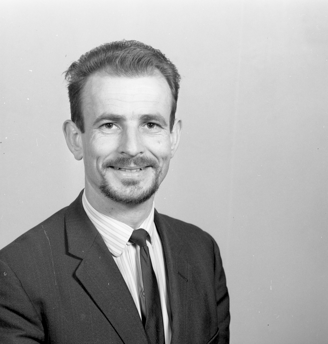 Portrett. Stuertelevene og lærere 1970-71. Bestilt av Haugesund kokk- og stuertskole