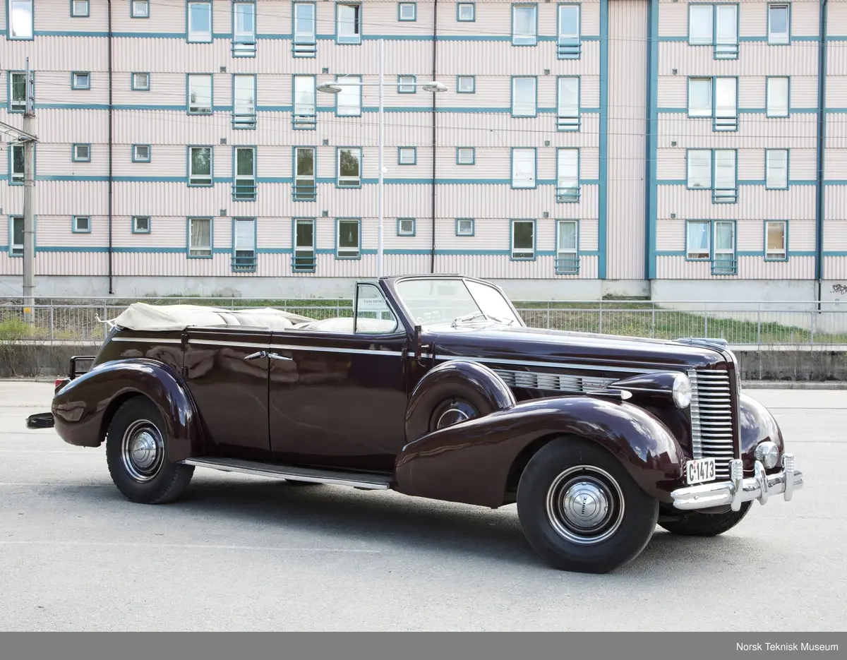Serie 80. 8 sylindret rekkemotor. Four Door Sport Phaeton Karosseri. (642 bygget). 
Volum: 5,2 liter  Ytelse: 106 hk
Toppfart: 140 km/t
