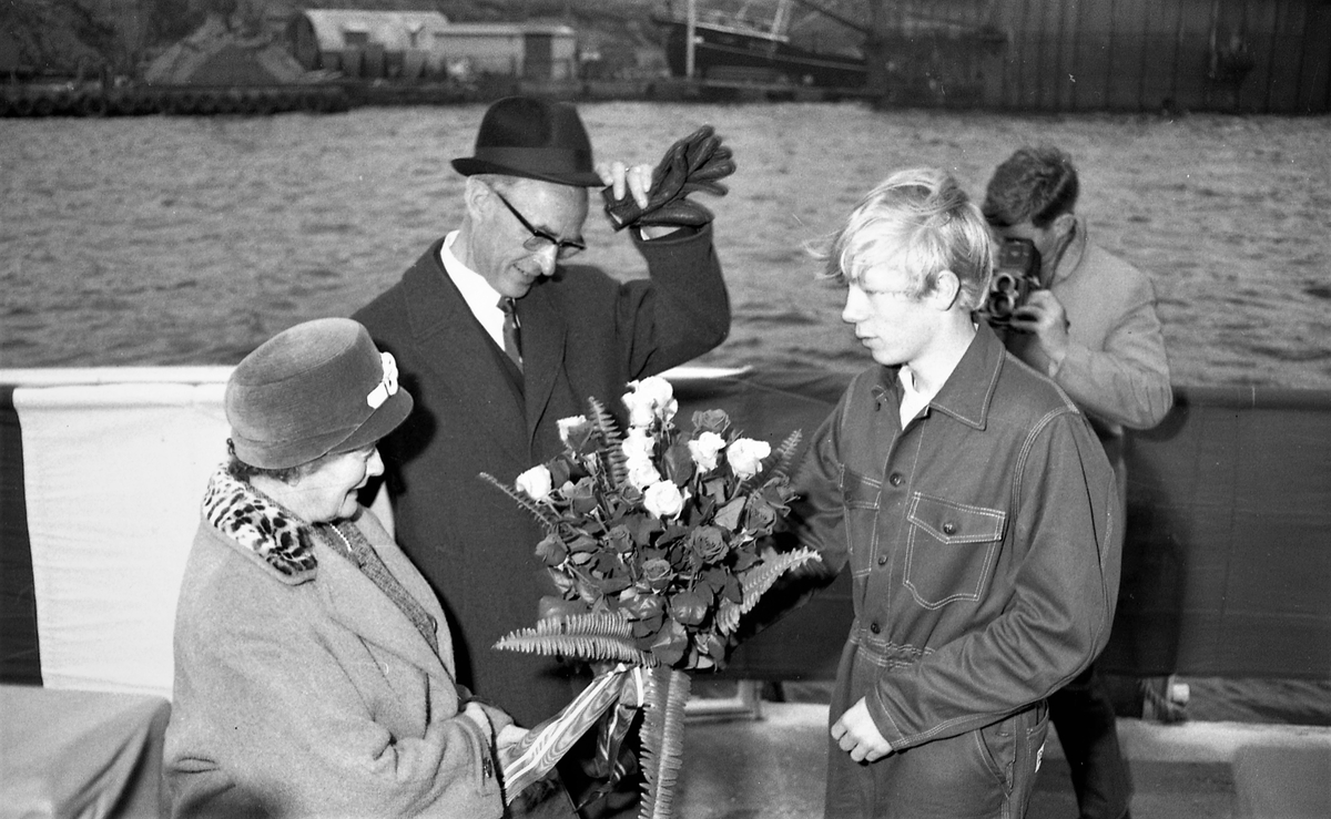 Stabelavløpning. M/S "Baron Ardrossan" Fra dåpen og feiringen etterpå. Bestilt av H.M.V.