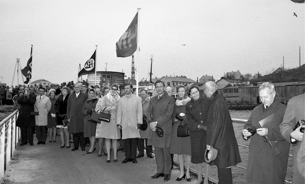 Stabelavløpning. M/S "Baron Ardrossan" Fra dåpen og feiringen etterpå. Bestilt av H.M.V.