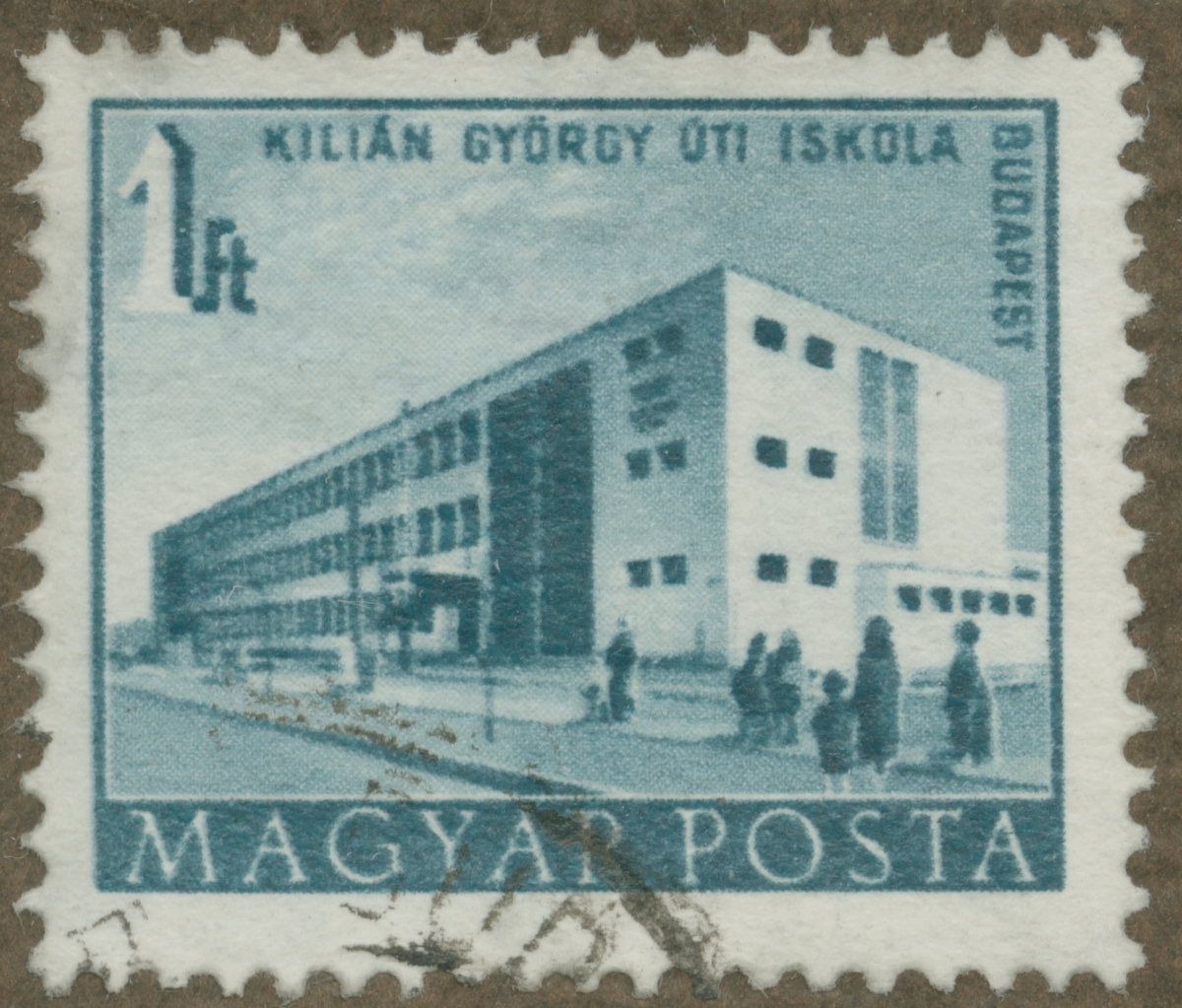 Frimärke ur Gösta Bodmans filatelistiska motivsamling, påbörjad 1950.
Frimärke från Ungern, 1951. Motiv av György Kilian, skola i Budapest.