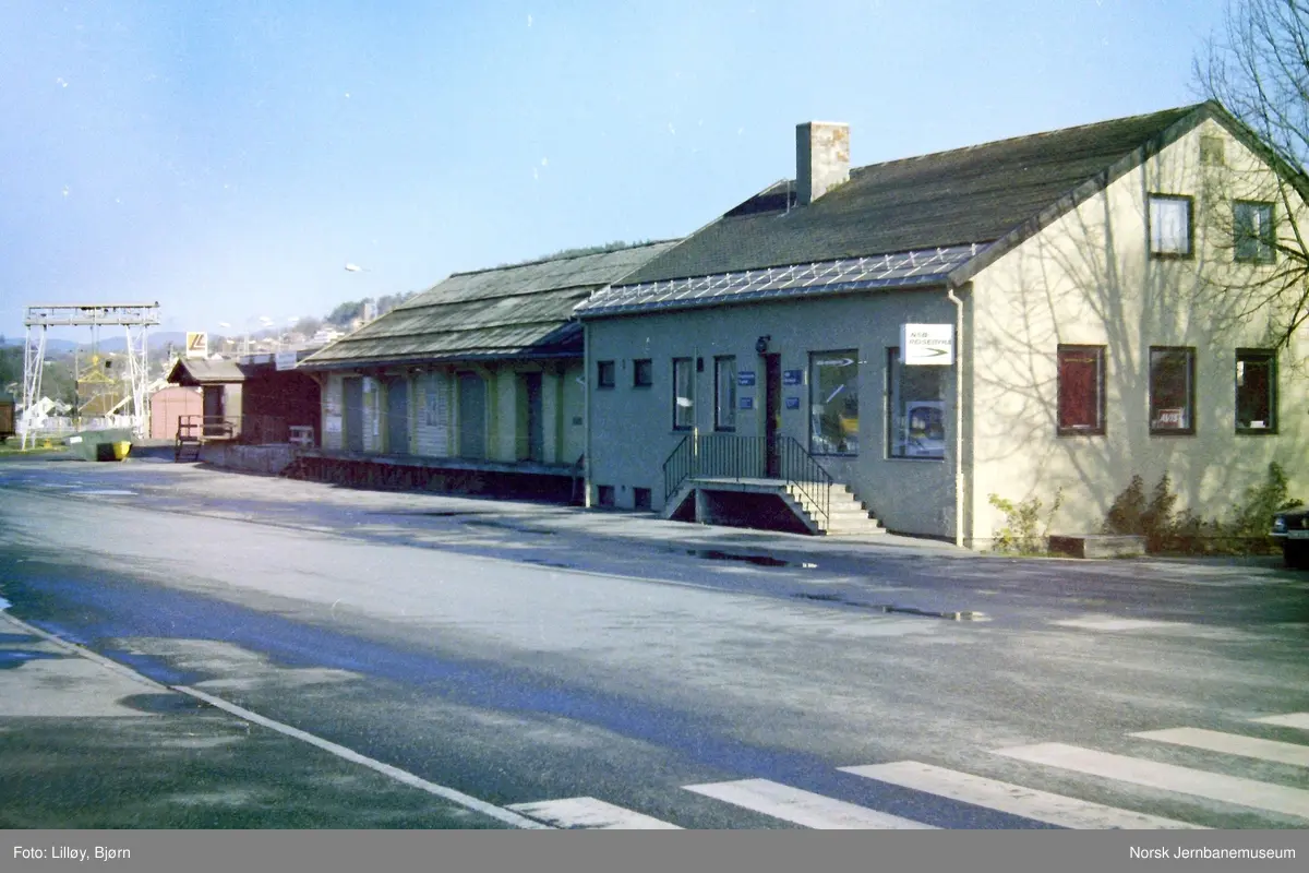 Ekspedisjonsbygning og godshus på Porsgrunn stasjon