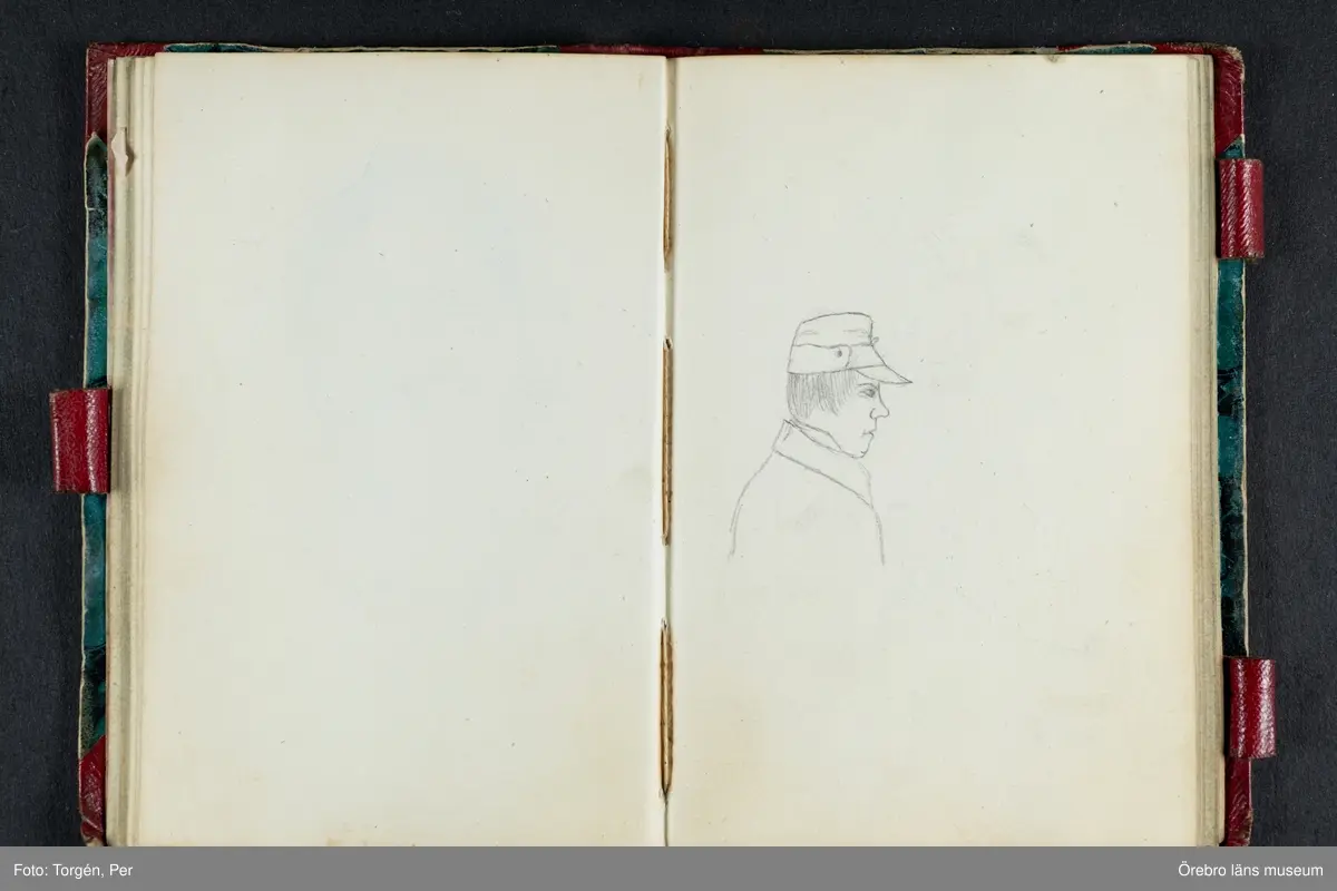 Skissbok med studieporträtt i blyerts av Wilhelmina Lagerholm (1826-1917).  Skisserna är förmodligen tecknade i Örebro under våren och sommaren 1850. I november samma år flyttade Wilhelmina Lagerholm till Stockholm för att studera teckningskonst och måleri. Några av bilderna är daterade och flera har namn på den avporträtterade. De föreställer släktingar, familjemedlemmar samt vänner och bekanta i Örebro.
Ingår i PS-15 Juliana Mannerfelt (W:s faster), F:5 Skissböcker, mm. Wilhelmina Lagerholm.