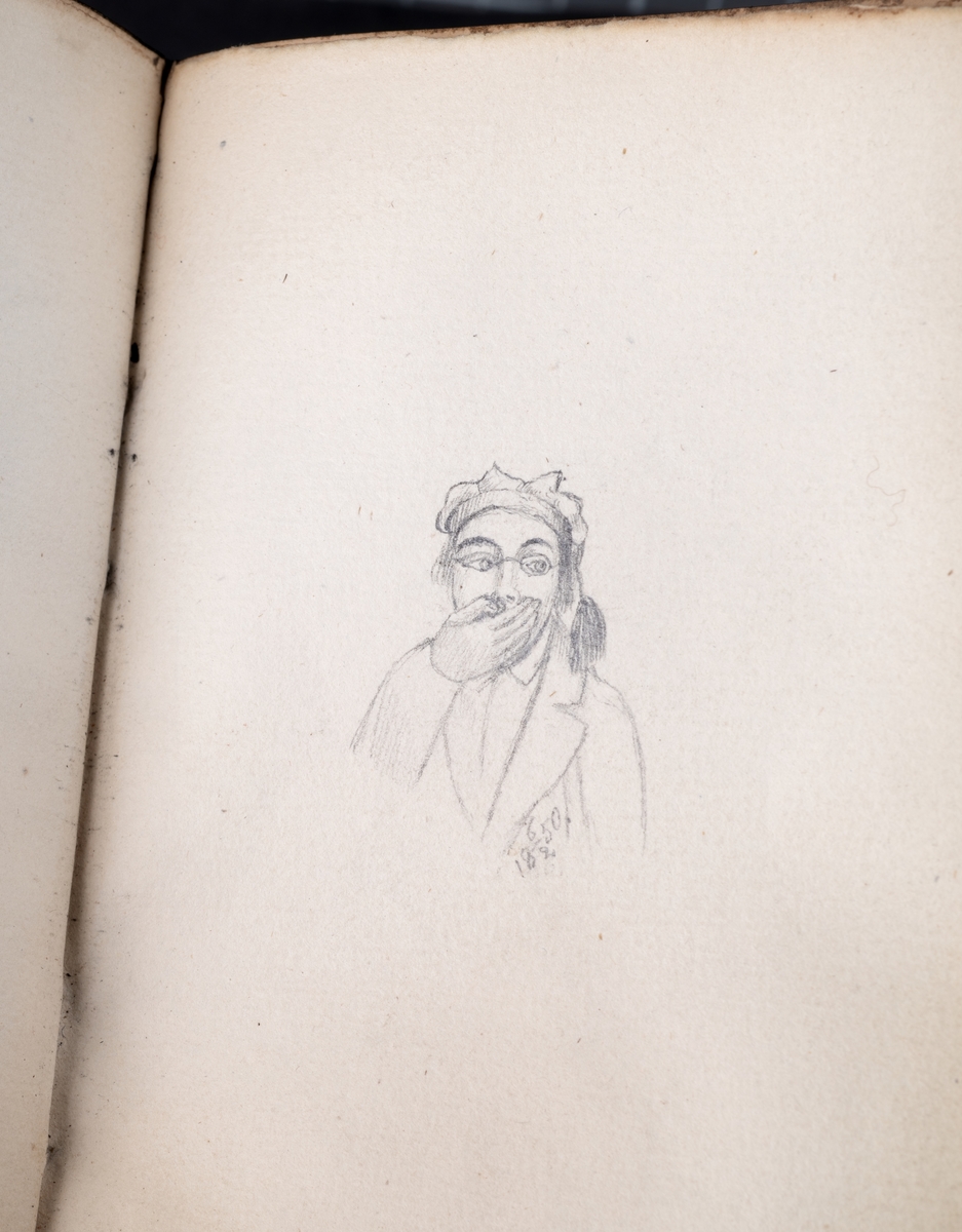 Skissbok med studieporträtt i blyerts av Wilhelmina Lagerholm (1826-1917).  Skisserna är förmodligen tecknade i Örebro under våren och sommaren 1850. I november samma år flyttade Wilhelmina Lagerholm till Stockholm för att studera teckningskonst och måleri. Boken är skadad genom brand. Några av bilderna är daterade och flera har namn på den avporträtterade. De föreställer släktingar, familjemedlemmar samt vänner och bekanta i Örebro.