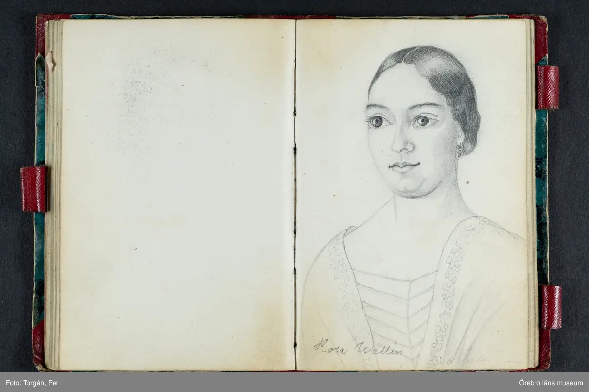 Skissbok med studieporträtt i blyerts av Wilhelmina Lagerholm (1826-1917).  Skisserna är förmodligen tecknade i Örebro under våren och sommaren 1850. I november samma år flyttade Wilhelmina Lagerholm till Stockholm för att studera teckningskonst och måleri. Några av bilderna är daterade och flera har namn på den avporträtterade. De föreställer släktingar, familjemedlemmar samt vänner och bekanta i Örebro.
Ingår i PS-15 Juliana Mannerfelt (W:s faster), F:5 Skissböcker, mm. Wilhelmina Lagerholm.