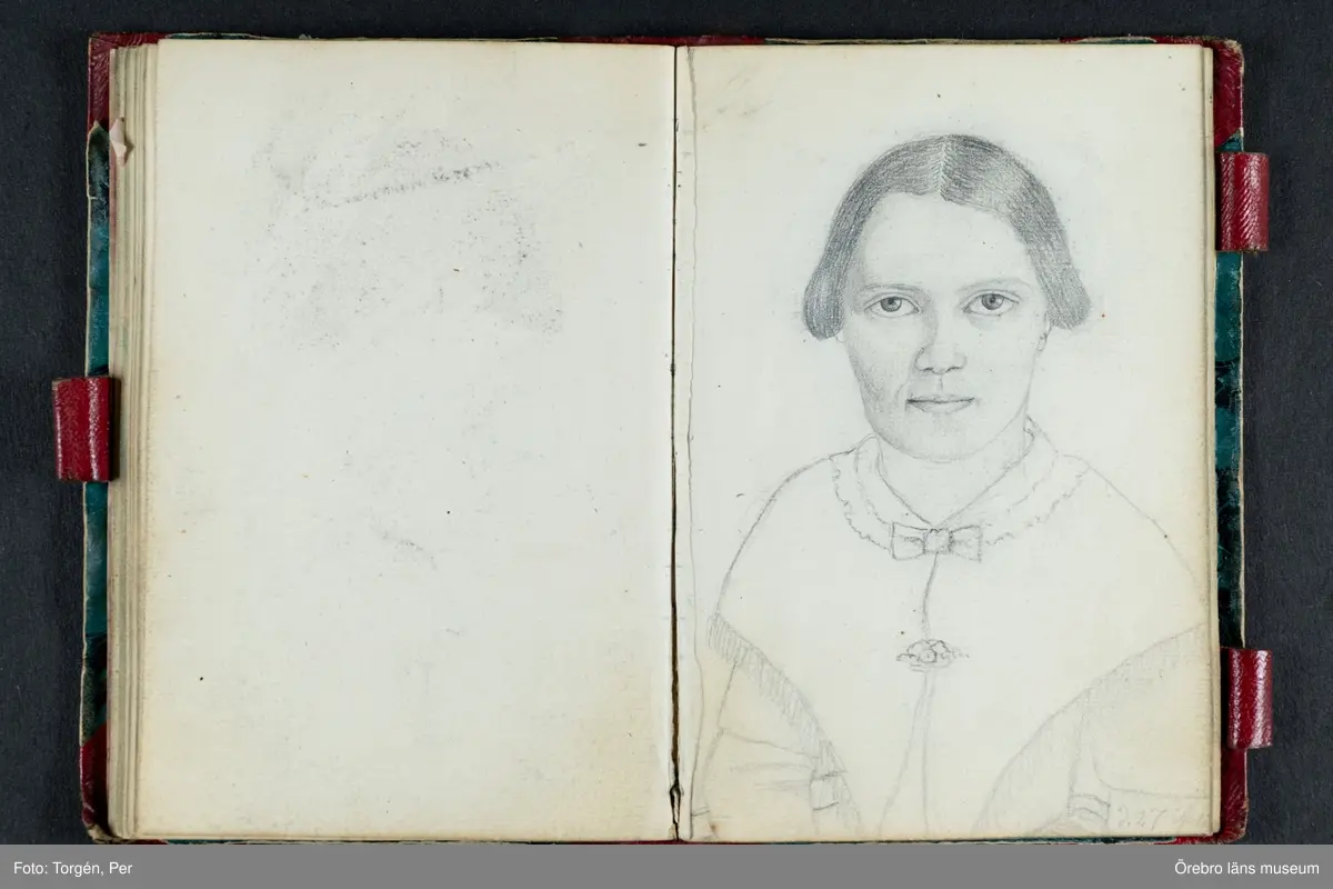 Skissbok med studieporträtt i blyerts av Wilhelmina Lagerholm (1826-1917).  Skisserna är förmodligen tecknade i Örebro under våren och sommaren 1850. I november samma år flyttade Wilhelmina Lagerholm till Stockholm för att studera teckningskonst och måleri. Några av bilderna är daterade och flera har namn på den avporträtterade. De föreställer släktingar, familjemedlemmar samt vänner och bekanta i Örebro.
Ingår i PS-15 Juliana Mannerfelt (W:s faster), F:5 Skissböcker, mm. Wilhelmina Lagerholm.