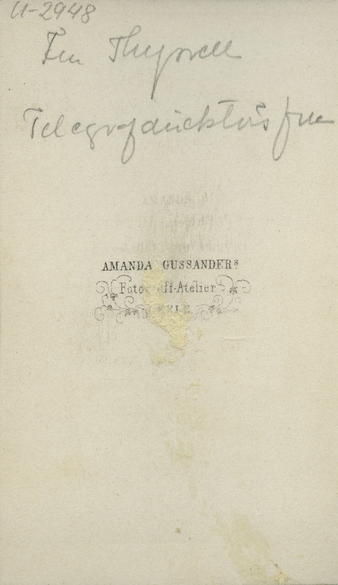 Fru Hildur Tynell. Född Hildur Maria Elisabet Limborg 1834.
Gift 27 december med Telegrafdirektör Anders Tynell.