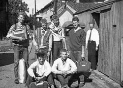 Vennegjeng fra Enerhaugen klar for telttur til Langøyene.