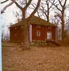 Lillhärad sn, Västerås.
Slagårda 1:1, Slagårda herrgård.
Mellersta magasinet. Trappan mot söder. 1974.