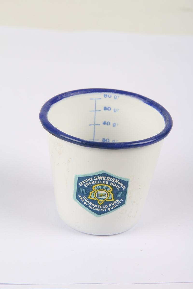 Lite målebeger med ulike mål.