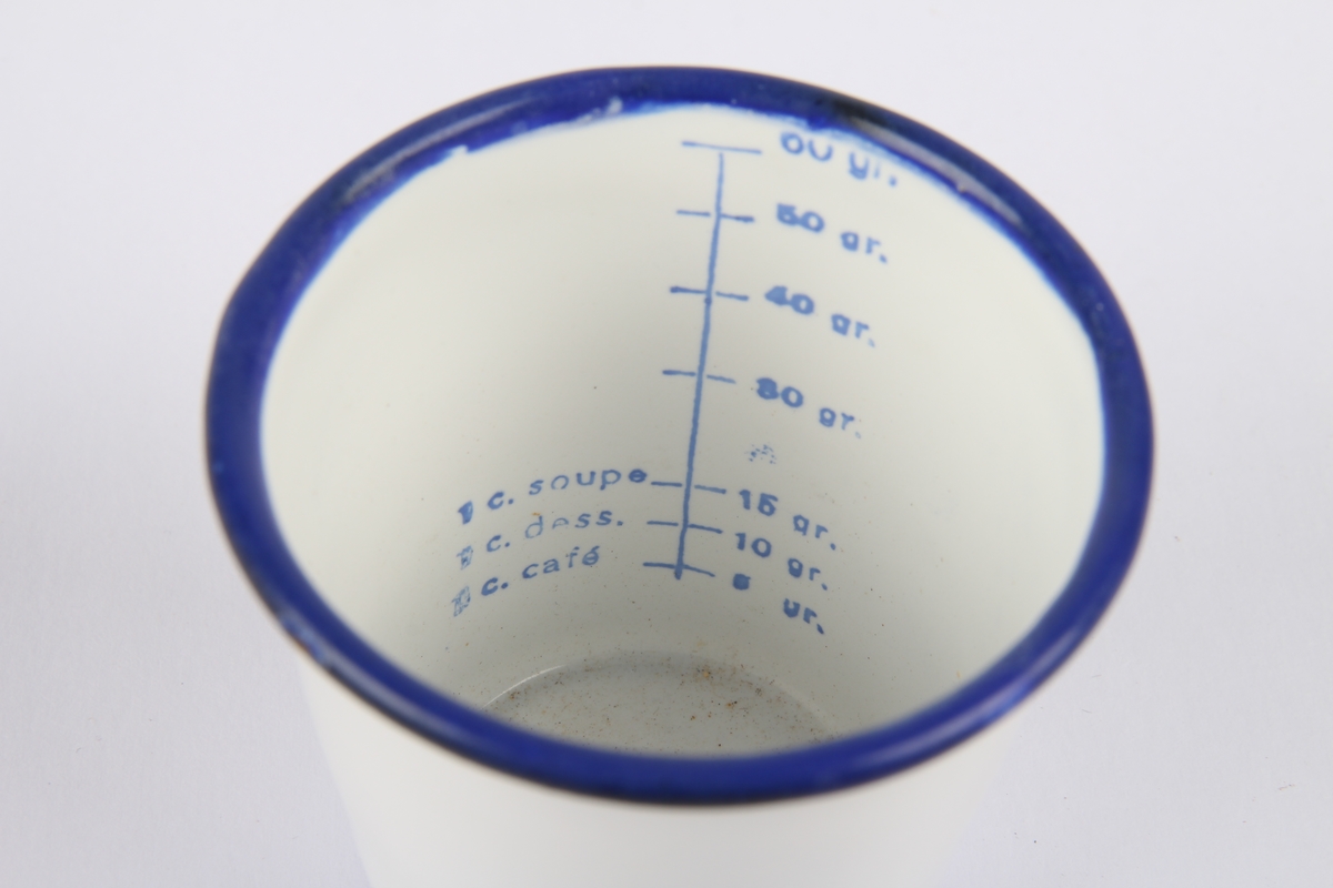 Lite målebeger med ulike mål.