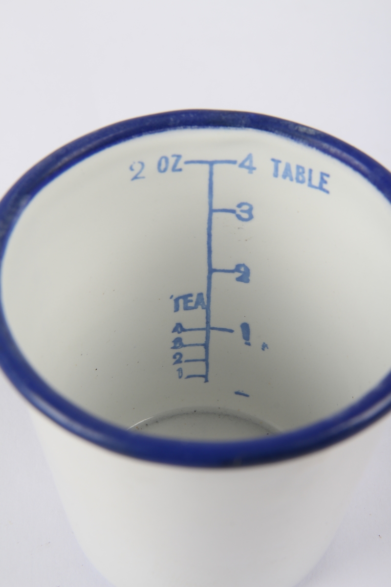 Lite målebeger med ulike mål.