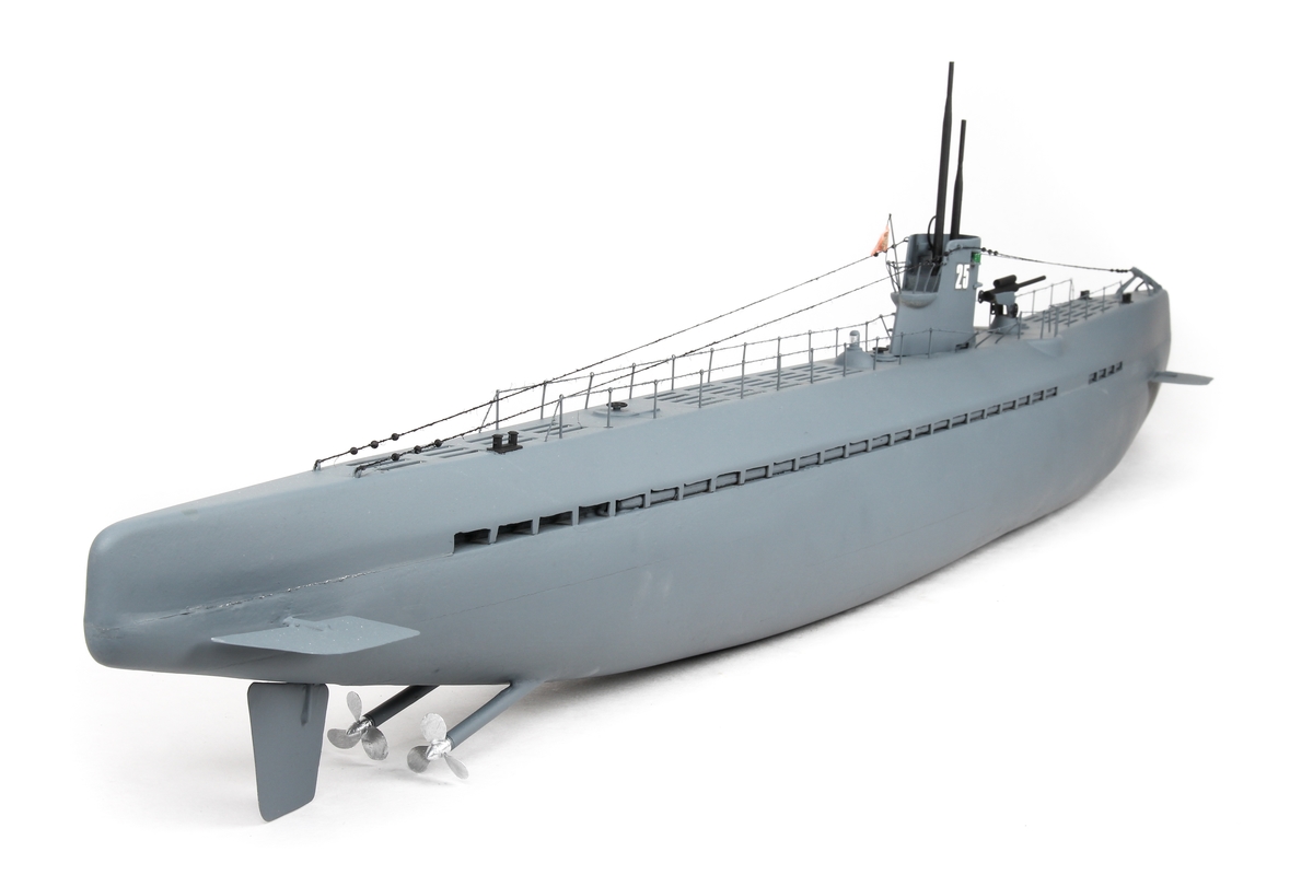 Modell av en tysk ubåt med tysk orlogsfalgg (1933-1945)