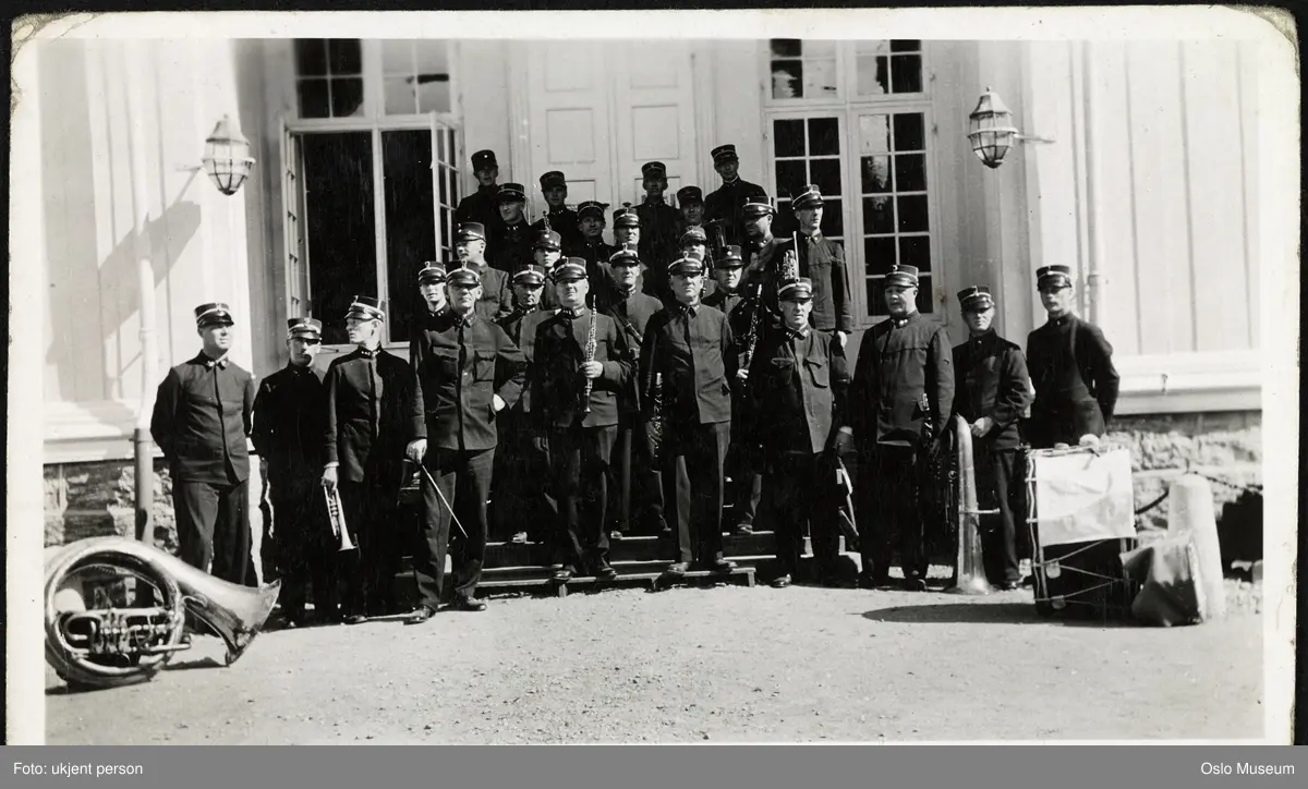 Divisjonsmusikken, menn, musikere, militære uniformer