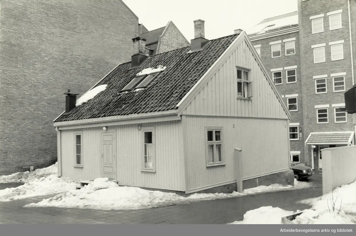 Korsgata 16. Grendehus på NY York, er rehabilitert av OBOS. April 1987