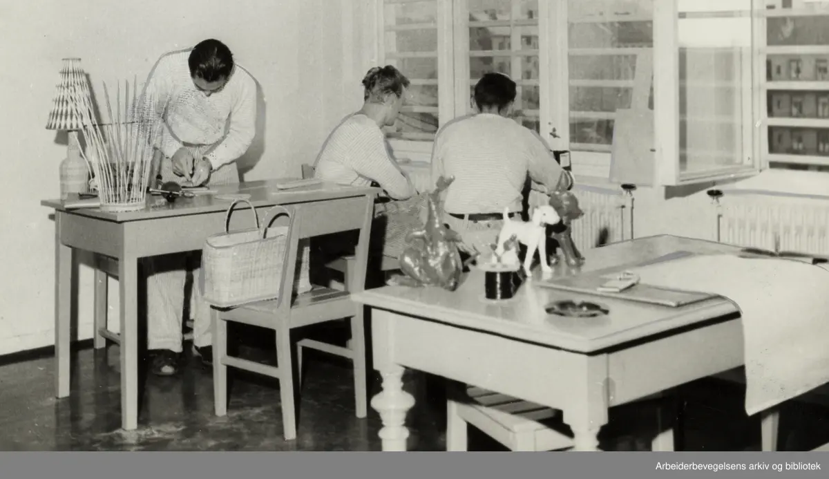 Kretsfengselet, Botsfengselet. Arbeidsterapi-rom i fengselssykehuset. November 1957