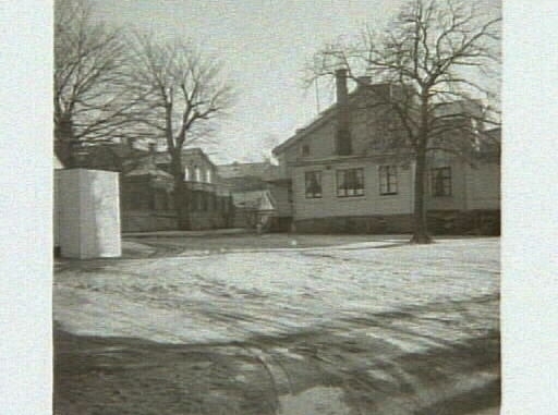 "Restaurang Gillet, kv Trädgården 6, och biljarden skall rivas för Kooperativa Domus." Artikel i samband med bilderna publicerad i Varbergs Tidning 1959-02-06.