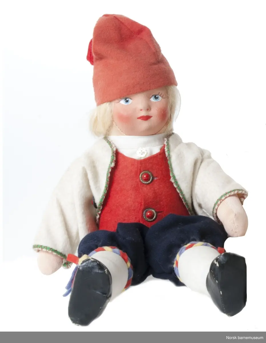 Dukke med guttebunad