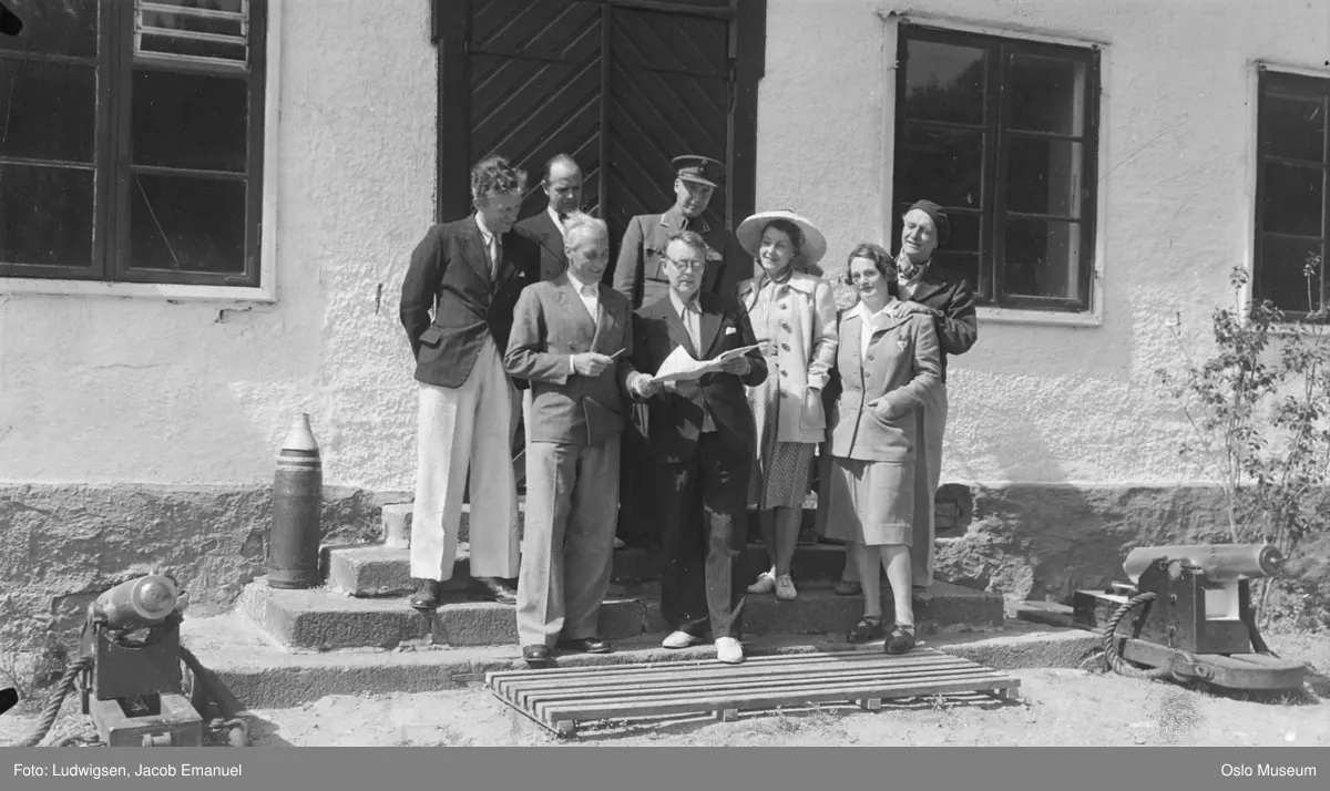 Fredriksvern festning, gruppe, kvinner, menn, forfattere