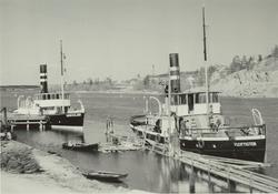 I bakgrunden S/S Hercules