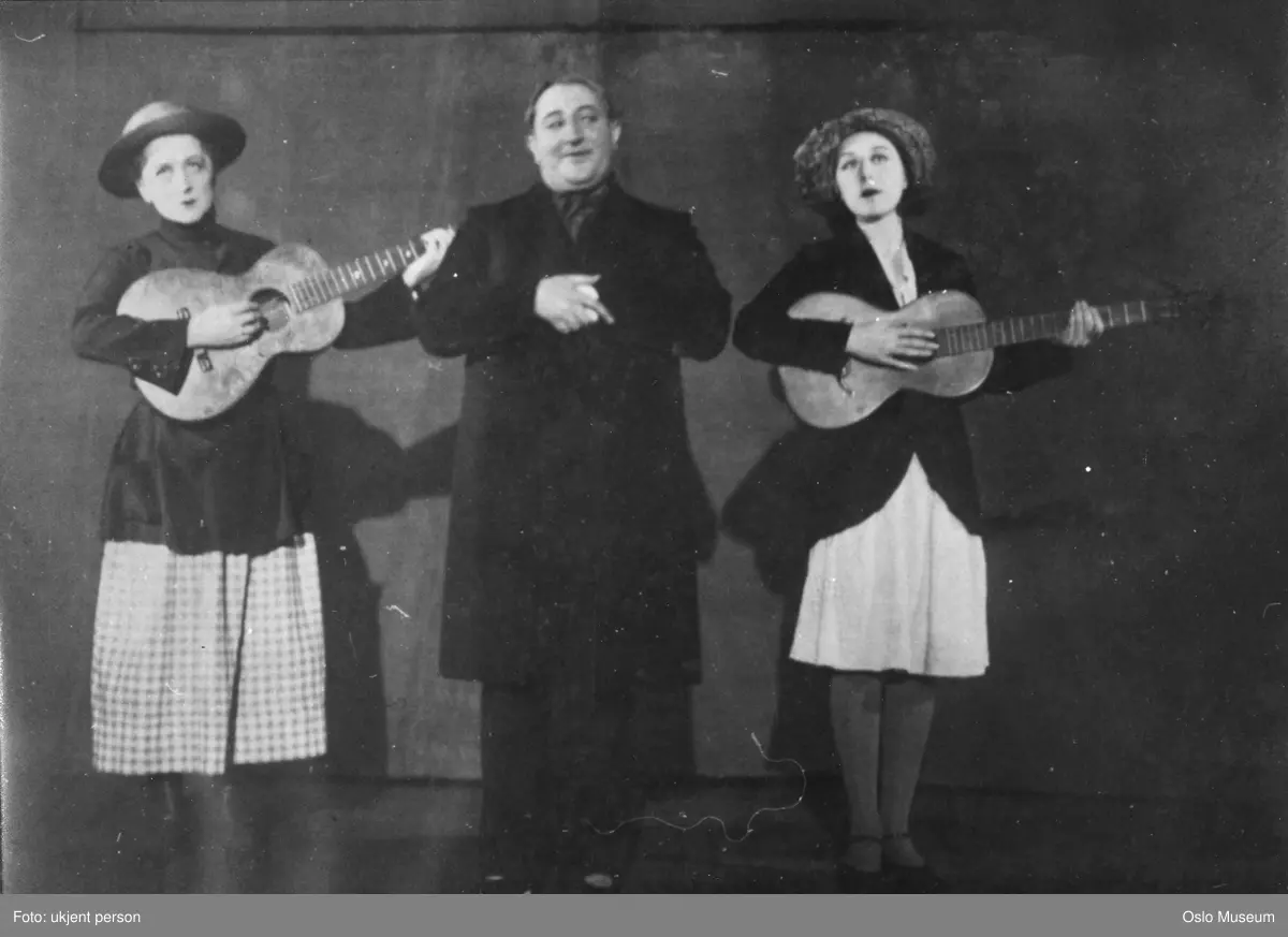 Chat Noir i Tivoli Teater, revyen "Å du slette tid", kvinner, mann, skuespillere, rollebilde, nummeret "Ivelandssekten"
