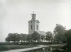 Lundby sn.
Exteriör av Lundby kyrka.