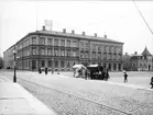 På 1860-talet anlades Vedtorget vid Östra Storgatan i Jönköping. 1883 stensattes det samtidigt som Tullportsgatan lades ut. Det stora stenhuset byggdes 1882-83.