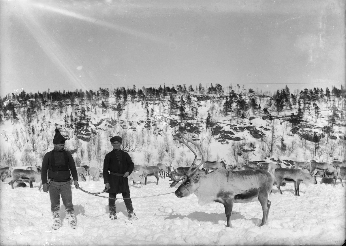 Fra Utstuggugjøldalen. Lars Jonsen til venstre.