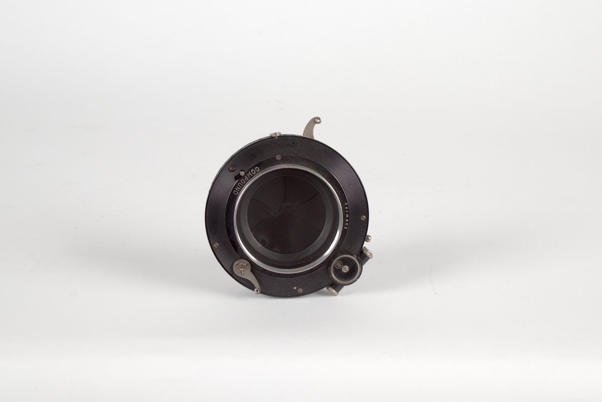 Optikk til et eldre atelierkamera 1:4,5/270