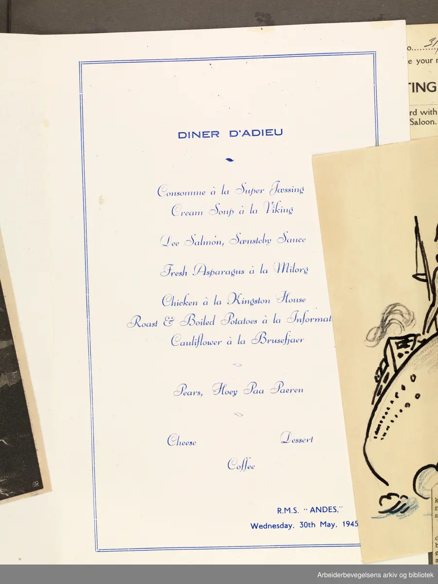 Album laget av Sissel Lie, senere Bratz (1922-1983). Foto og utklipp fra tiden hun tjenestegjorde i Den norske hærs kvinnekorps i Storbritannia under andre verdenskrig. Hun oppnådde graden fenrik i kontrolltjenesten. Albumet har tittelen Sissels Scrapbook fra 1944-45. Side 96: Forskjelligen minner og utklipp fra turen til Amerika April / Mai 1945. Og øverst t.v en meny fra båten R.M.S. ANDES 30. Mai 1945, det er båten og turen som frakter regjeringen tilbake til Norge etter krigen. Menyen har tittelen DINER D`ADIEU.