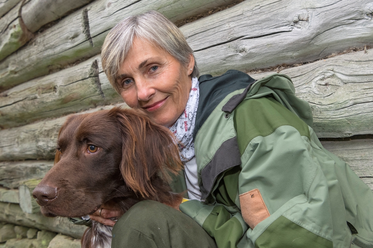 Cecilie Klaveness med münsterländer fotografert under Elverumsutstillingen under De nordiske jakt- og fisakedager 2019 på Norsk skogmuseum, Elverum, Hedmark. Hundeutstilling. Kvinne med hund. Fuglehund.
De nordiske jakt- og fiskedagene 2019. Jakt- og fiskedagene. Jakt og fiskedagene. Jakt og fiskedager. Arrangement. Arrangementer.