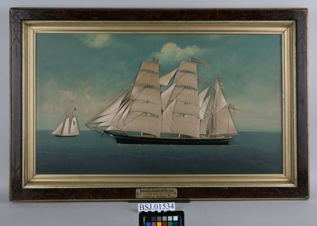 Skipsportrett av bark HAAKON HAAKONSEN. I matene føres signalflagg, navnevimpel og flagg med X77, samt norsk-svensk unionsflagg i akter. Til venstre i motivet ses også en typisk belgisk losbåt, men 4 på flagget.