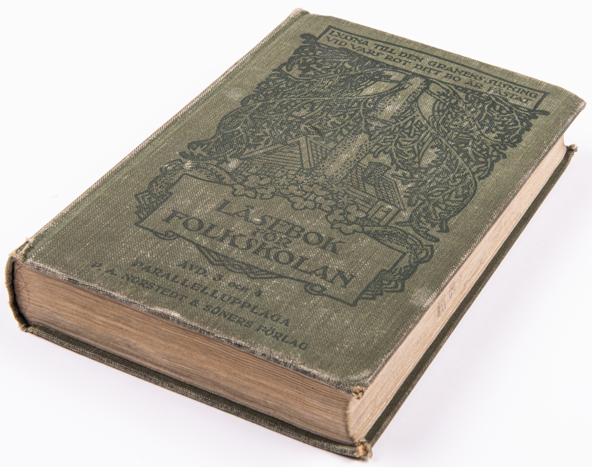 Acc.kat: Läsebok.
För folkskolan Avd 3 och 4. Stämpel och skrift "NORRSUNDETS FOLKSKOLA 1931".
Härkomst: P.A. NORSTEDT & SÖNERS FÖRLAG".