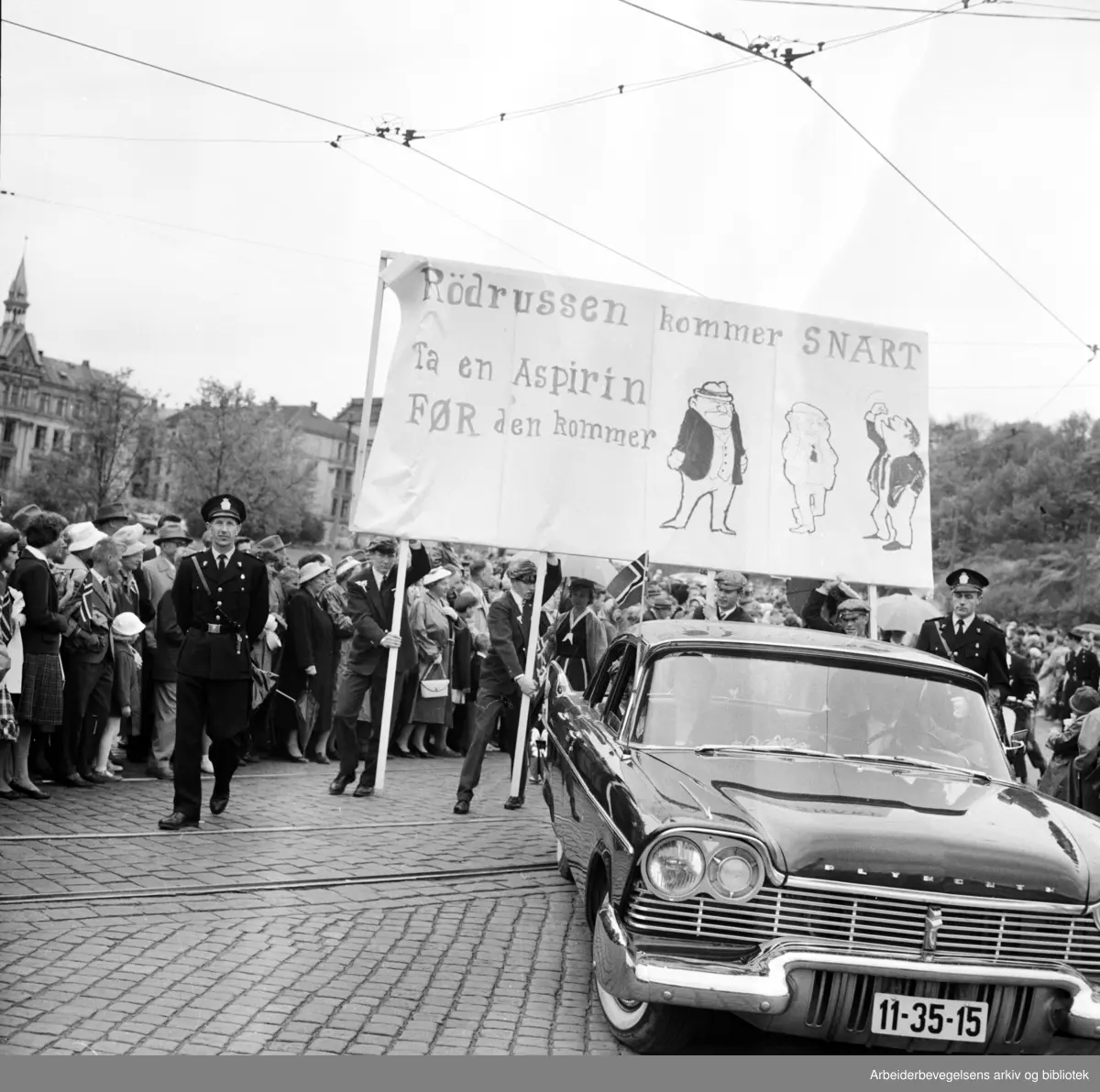 Russefeiring. Politi. Russetoget, 17. mai 1959.