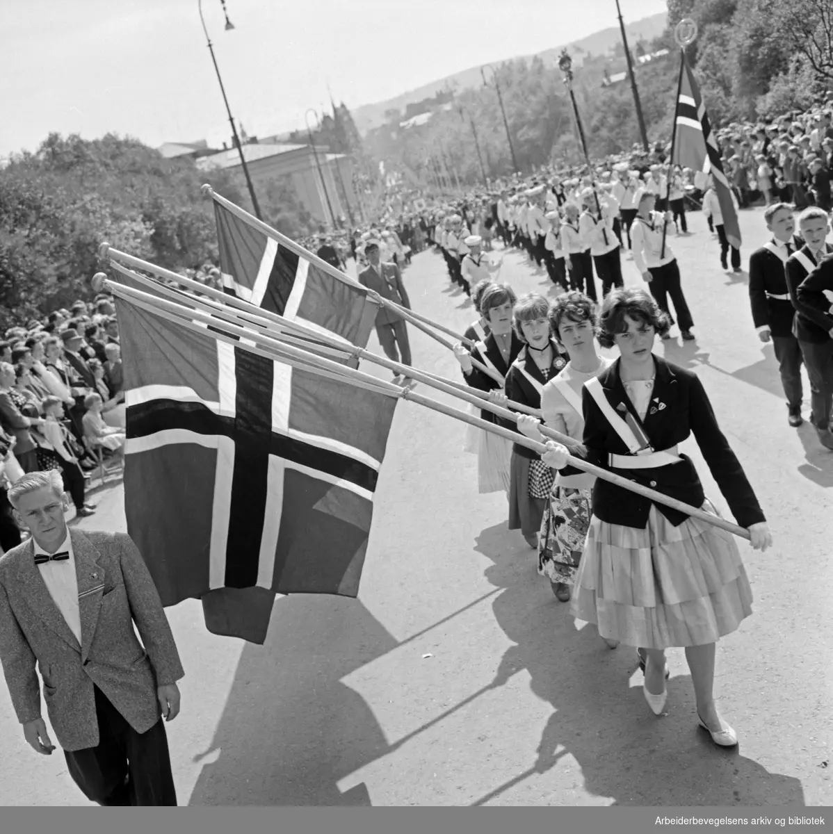 Flaggborg. Barnetoget. 17. mai 1960