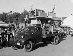 Hamardagen, Stortorget, Hamar. 1946. Opptog. Fargo lastebil 