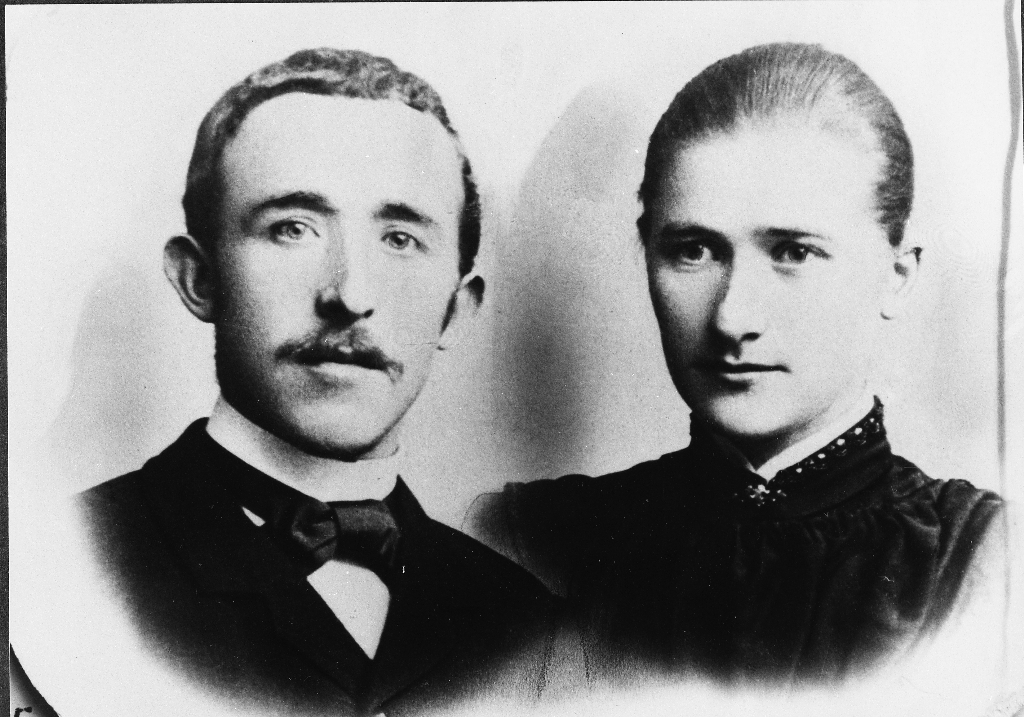 Andreas Svendsen Undheim, bonde på Åretad og Teodora f. Mellemstrand.