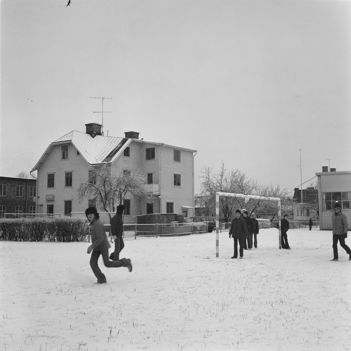 Tierpshus rivs - plats för nya skolan, Uppland, januari 1972