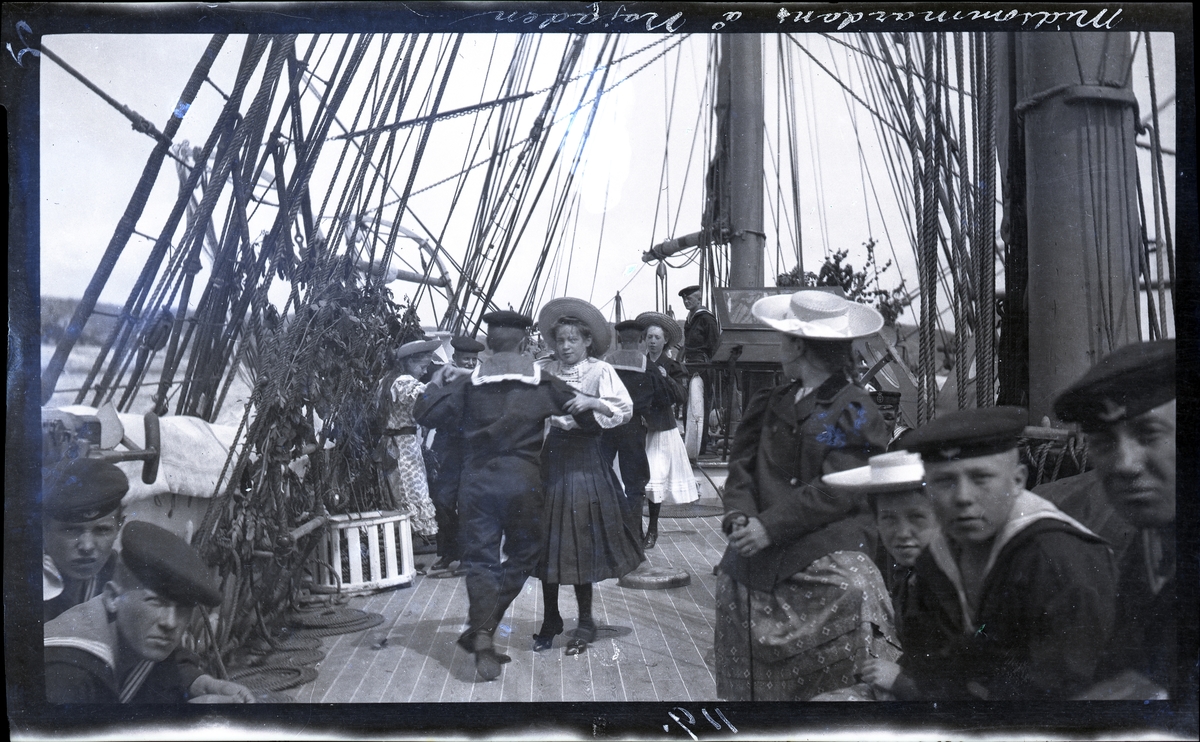 Tvåkanoners övningsskepp byggt 1897 i trä på stålspant, med inredning för avdelningschefen. Tillsammans med systerskeppet Jarramas (1900) världens minsta örlogsfartyg med fregattrigg.