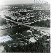 Vallby, Västerås.
Flygfoto över Vallby friluftsmuseum och en del av staden, 1970.
160/70.