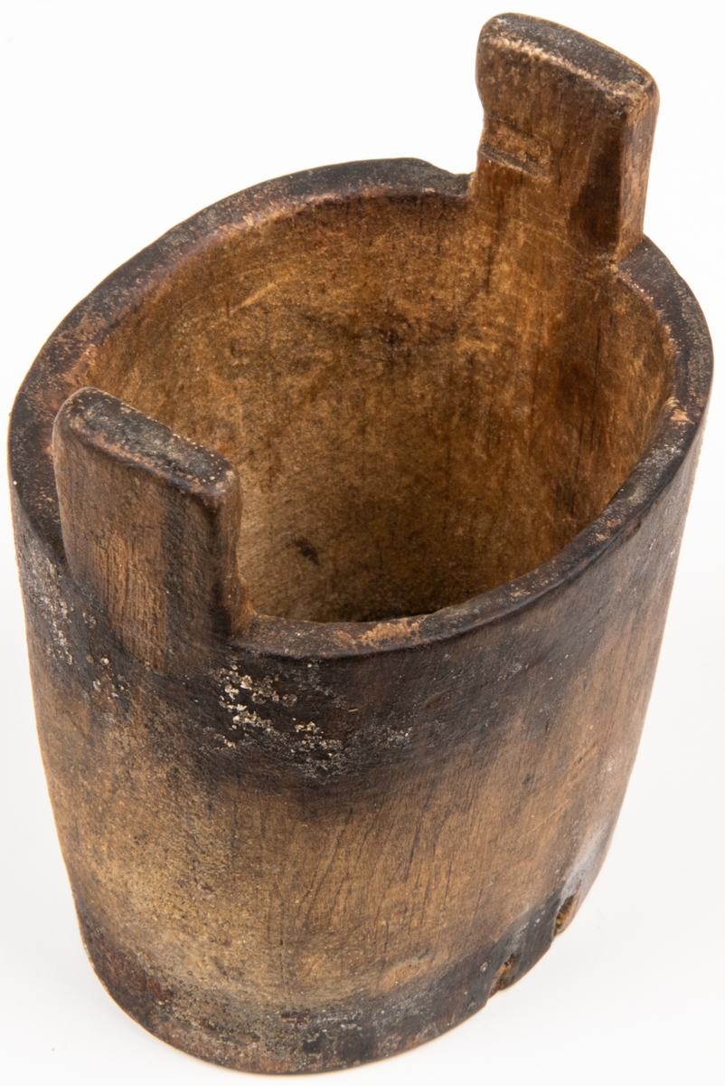 Litet träkar för salt, omålad.