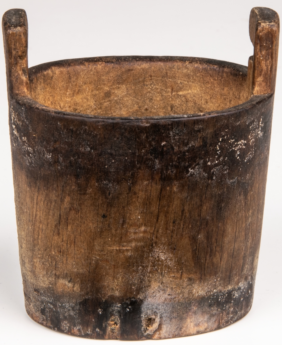 Litet träkar för salt, omålad.