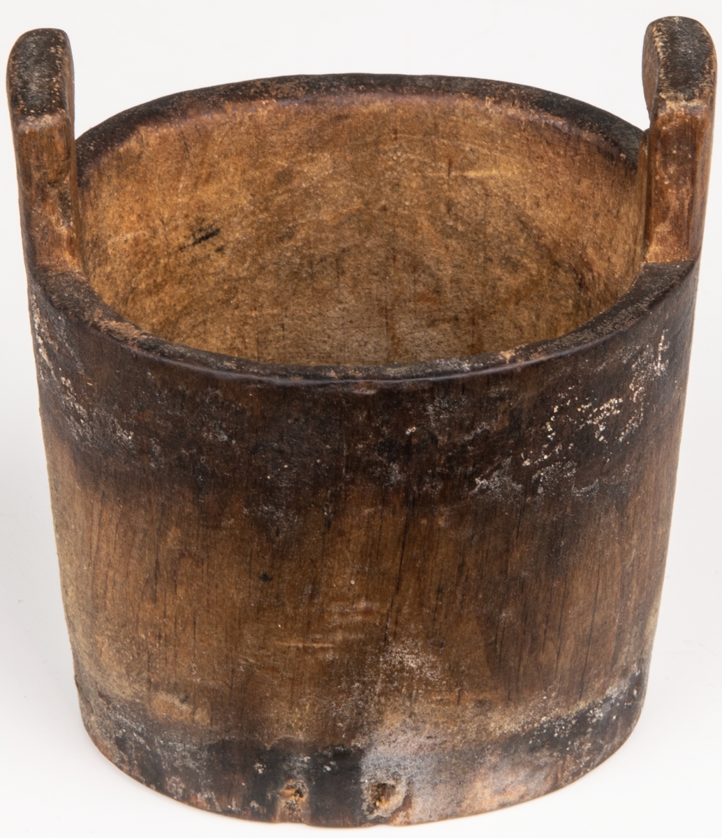 Litet träkar för salt, omålad.