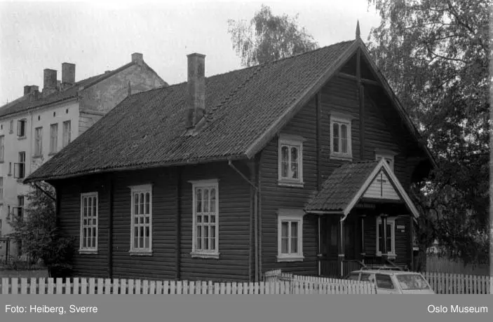 Bjølsen misjonshus, gjerde, bil, bygård