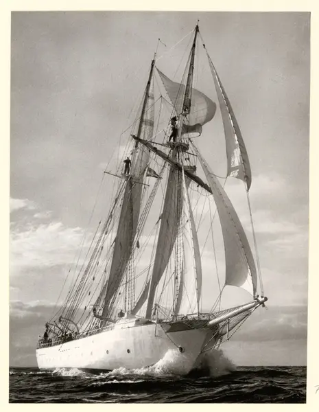 Skolfartyget Falken.