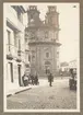 Bilden visar en gata i staden Pontevedra som leder till kyrkan Iglesia de la Virgen Peregrina.