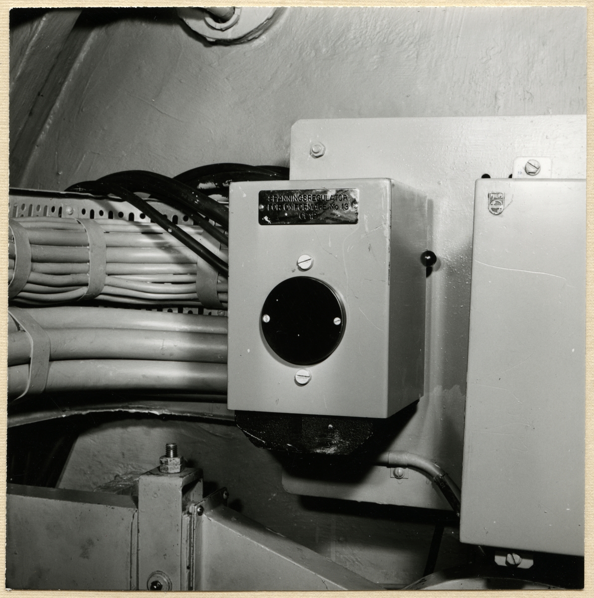 Spänningsregulator för omf. Mo 13 ot 12. La-18