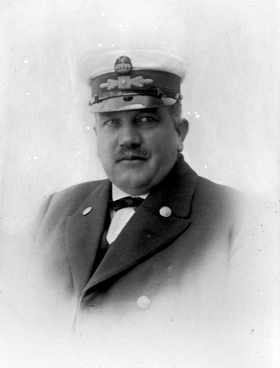 Tollforvalter J. Tønnessen