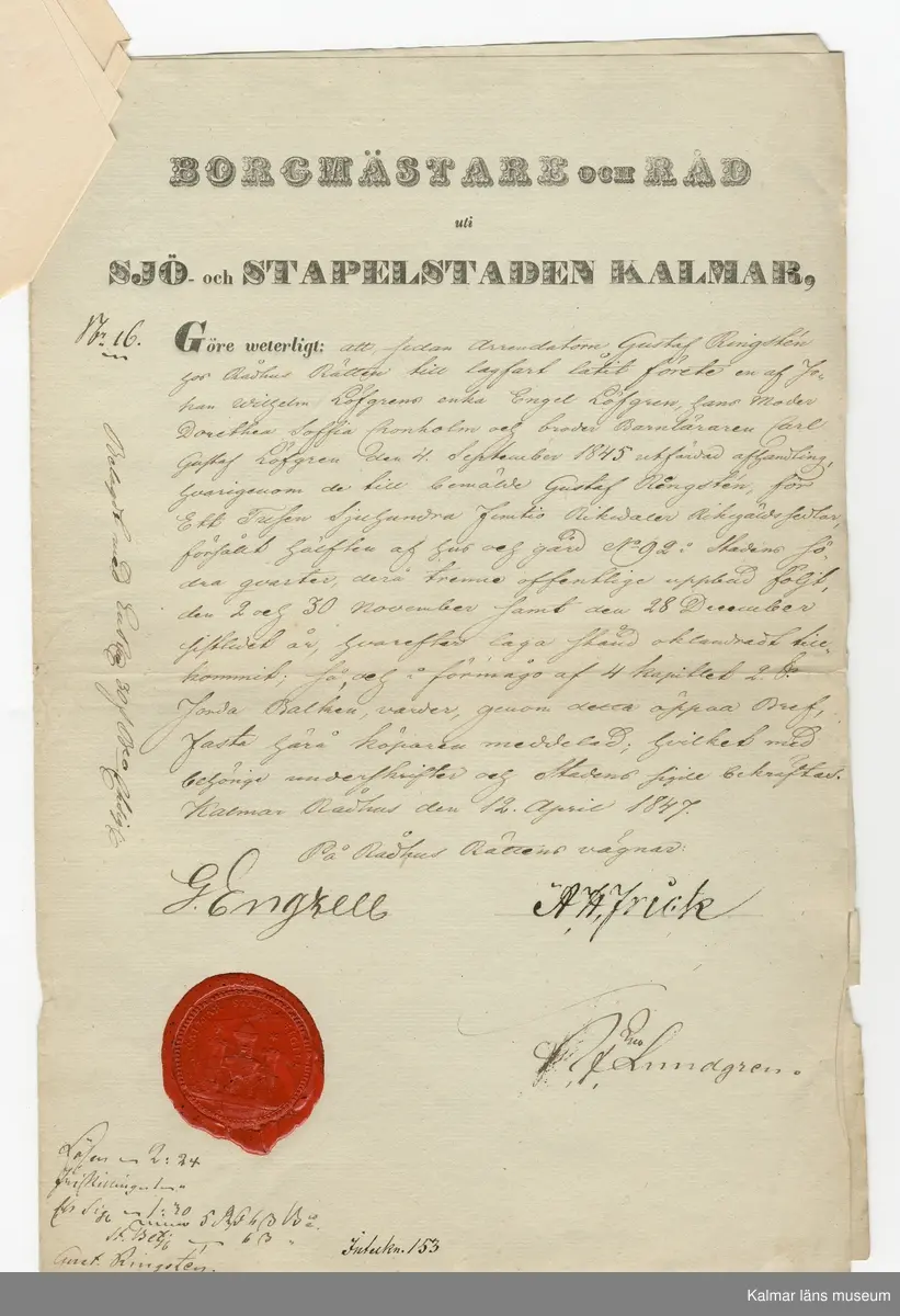 KLM 46339:32. Köpebrev. Handskriven text på en av fyra sidor på gulnat papper, rött sigill, samt tre mindre papper, fastsatta på första sidan med handskrivna noteringar.
